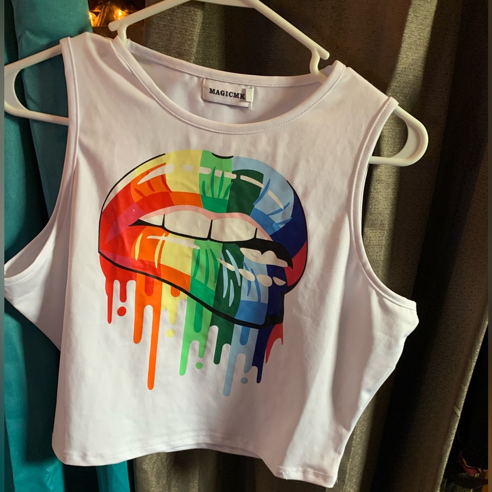 NWOT MagicMK graphic tank/half shirt